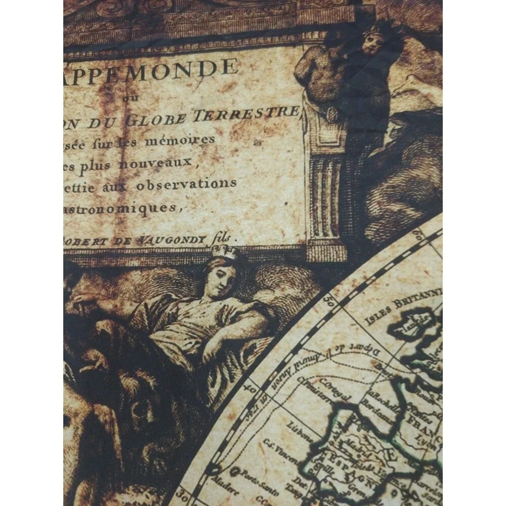 Unbranded mappemonde tapestry
